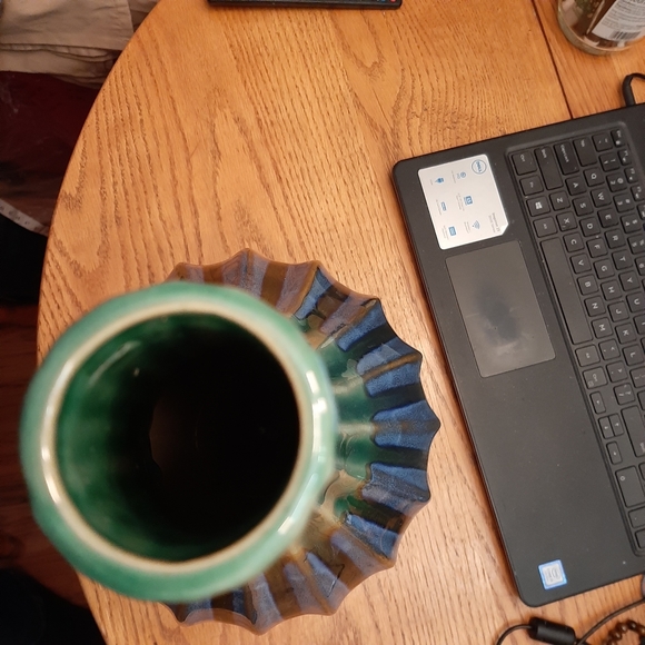 Ceramic Vase (Gift) - Picture 2 of 6